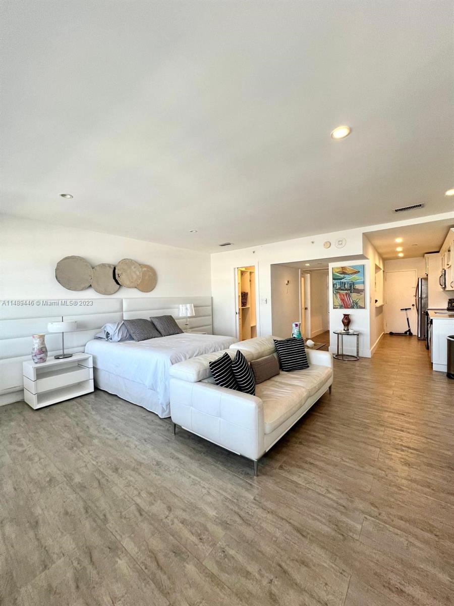 100 Lincoln Road, Unit 1629 Miami Beach, FL 33139 - Photo 3 of 16 Gallery Image 3