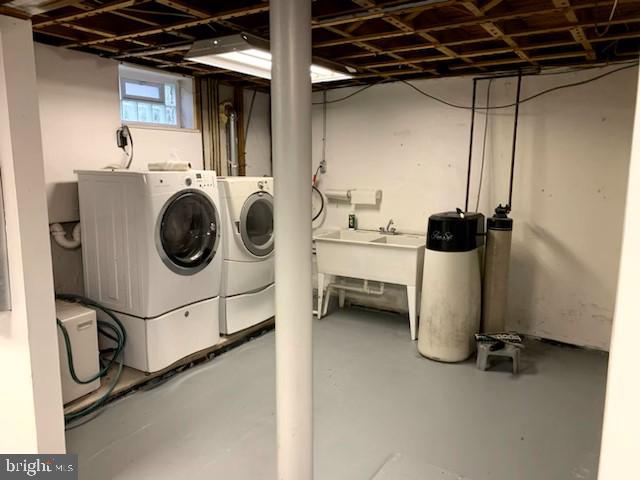 2165 Herblew Road Warrington, PA 18976 - Photo 22 of 24 Laundry