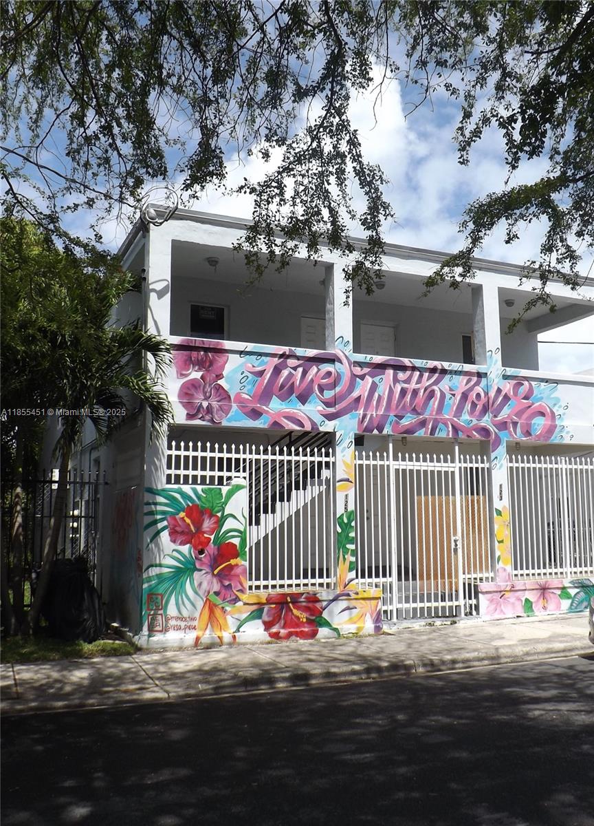 a sign that is on the side of the road