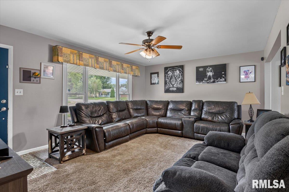 1527 Fairfield Drive Springfield, IL 62702 - Photo 5 of 27 Gallery Image 5