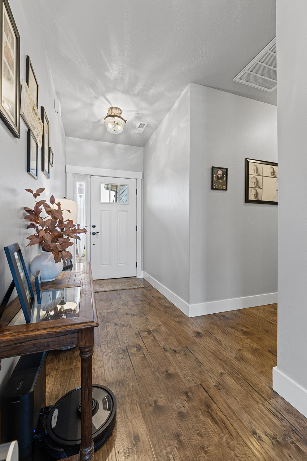 1043 Arrowhead Trail Eagle Point, OR 97524 - Photo 3 of 29 a view of an entryway with wooden floor