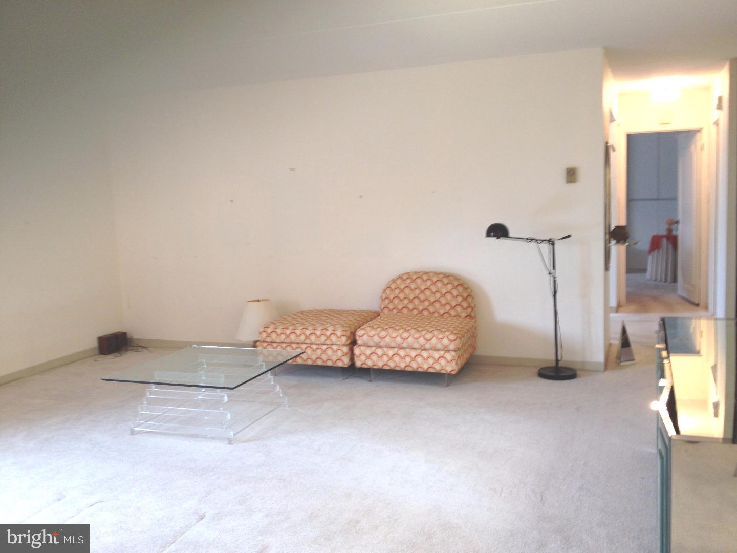 860 Lower Ferry Road, Unit 4F Ewing, NJ 08628 - Photo 11 of 18 a living room with furniture