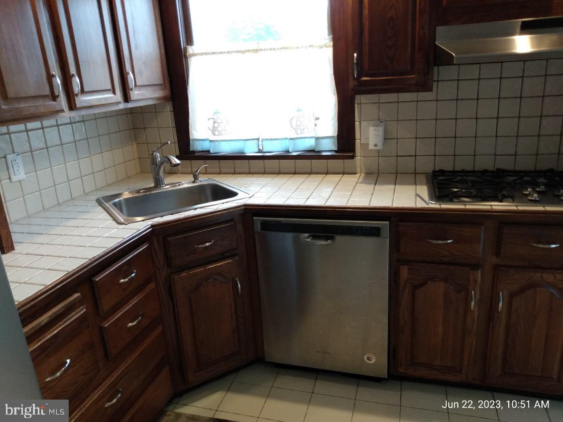 2114 Yardville Hamilton Square Road Hamilton, NJ 08690 - Photo 21 of 42 Gallery Image 21