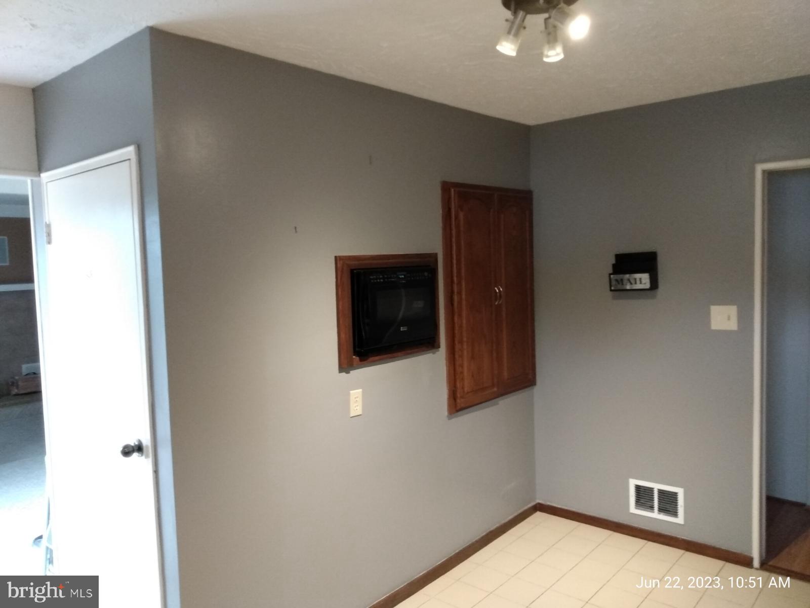 2114 Yardville Hamilton Square Road Hamilton, NJ 08690 - Photo 22 of 42 Gallery Image 22