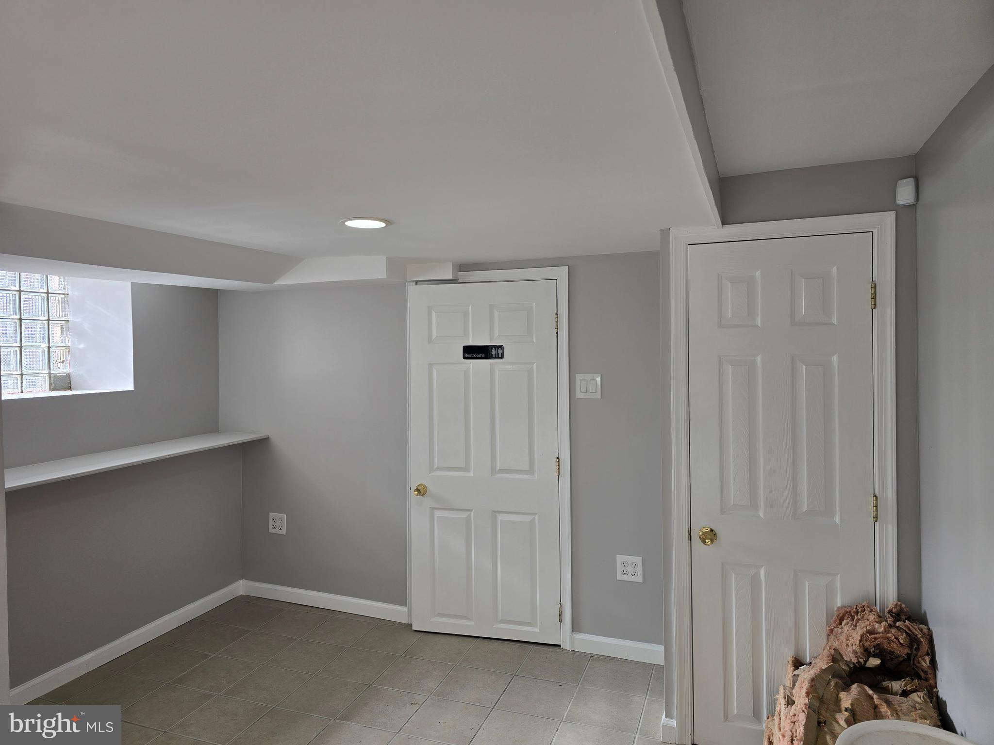 5901 Colgate Street Philadelphia, PA 19120 - Photo 9 of 10 a room that has a window in it