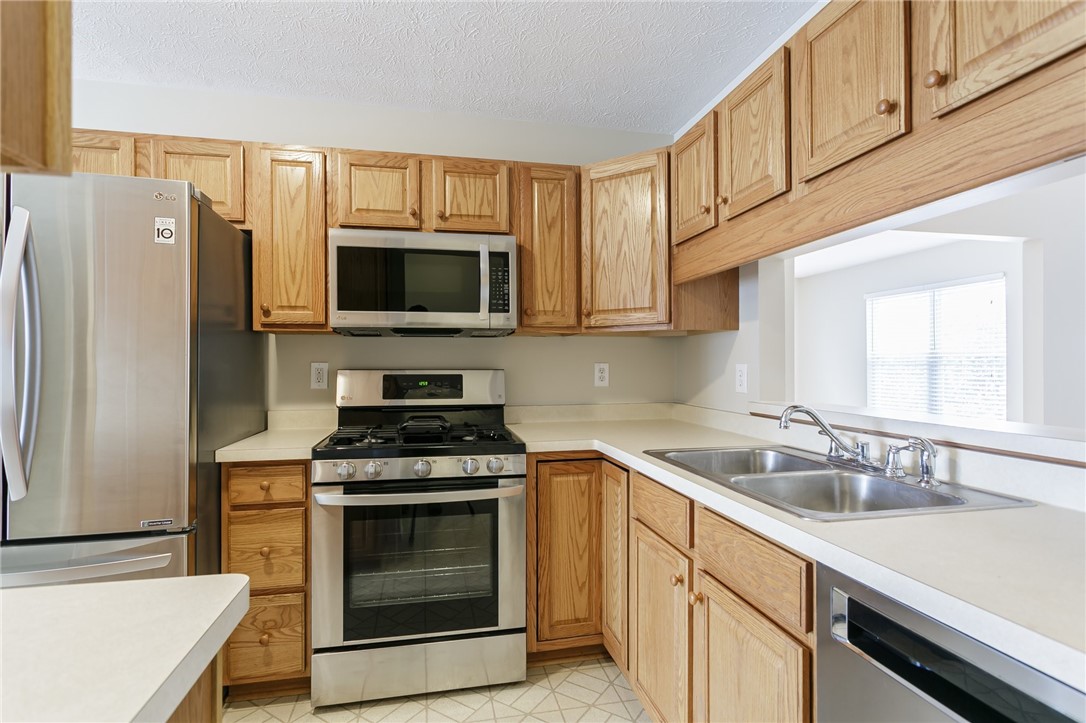 147 Vin Gate Drive Greece, NY 14616 - Photo 12 of 32