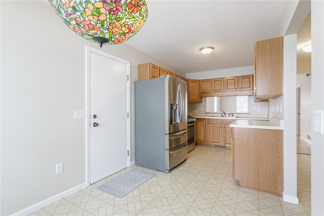 147 Vin Gate Drive Greece, NY 14616 - Photo 7 of 32