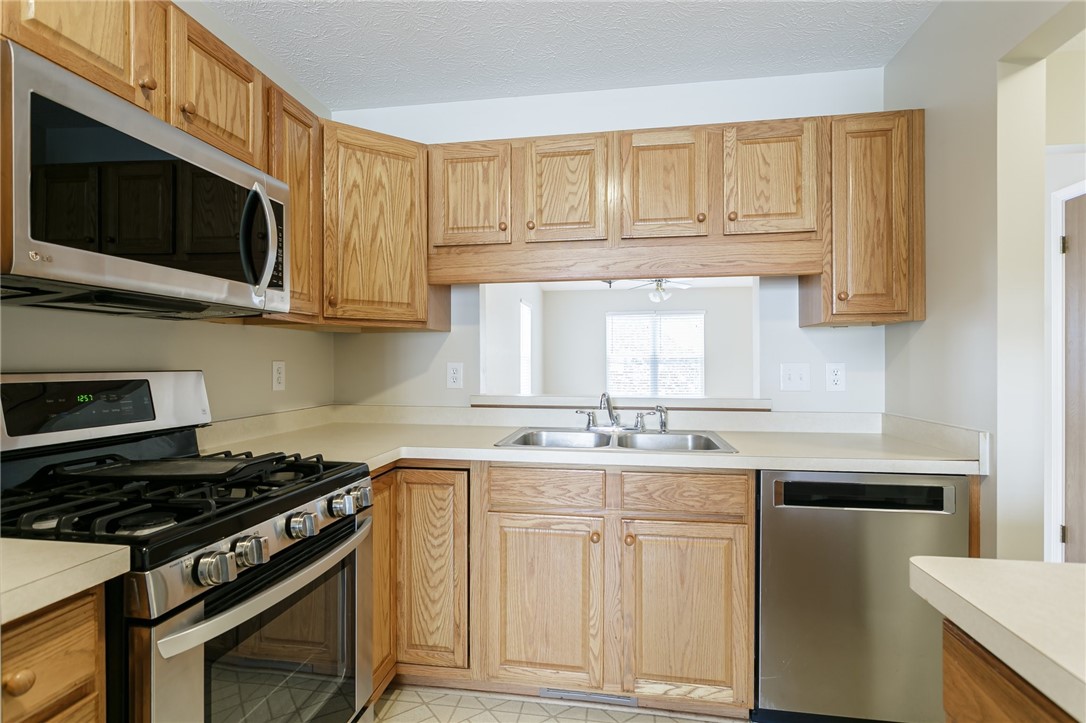 147 Vin Gate Drive Greece, NY 14616 - Photo 10 of 32