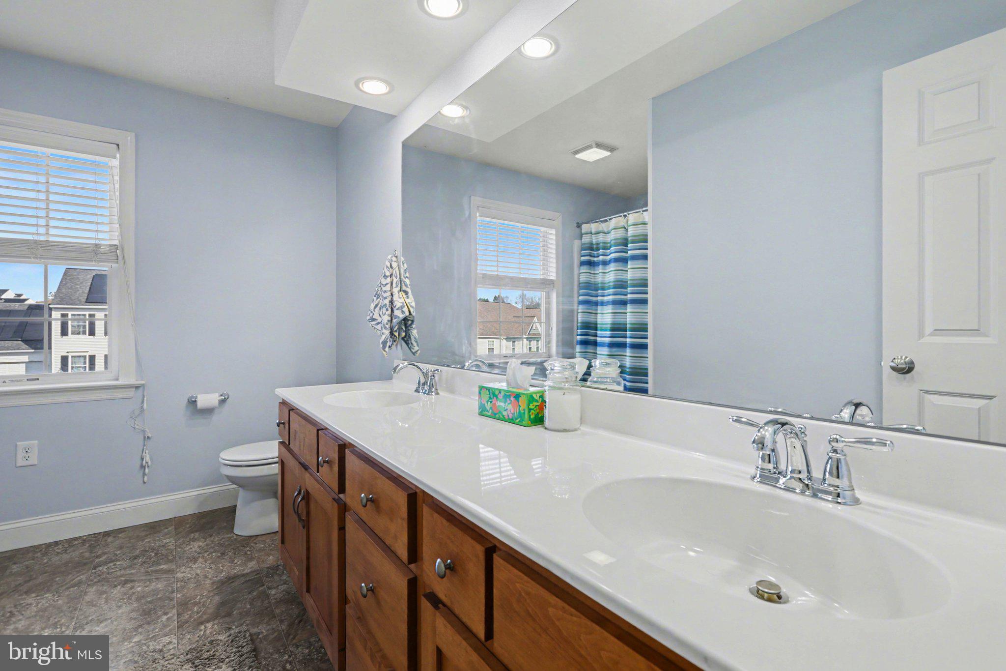 772 Rishel Drive York, PA 17406 - Photo 29 of 41 Full hall bath