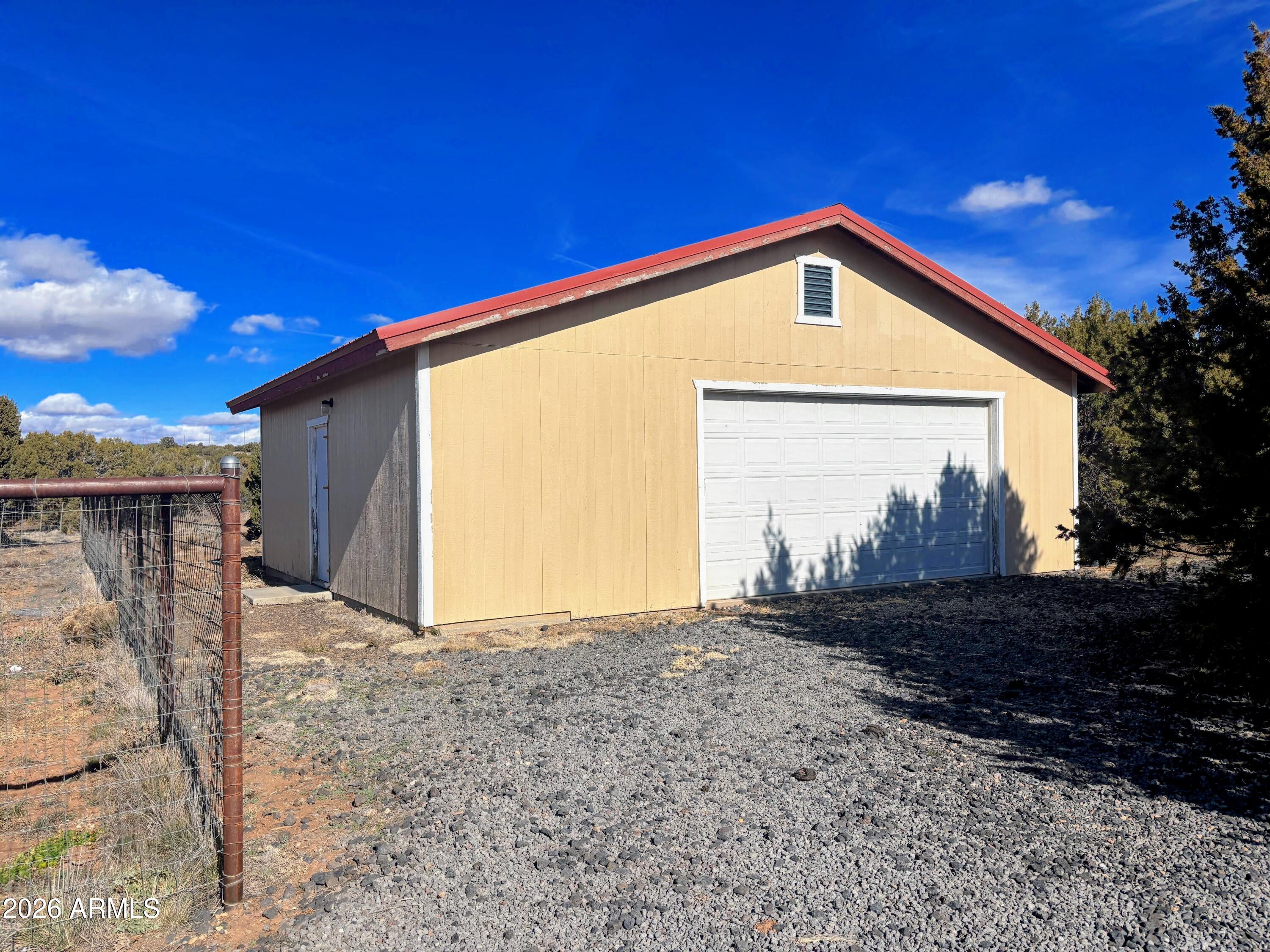 111 County Road, Unit 8015 Show Low, AZ 85901 - Photo 23 of 34 a view of backyard with large tree