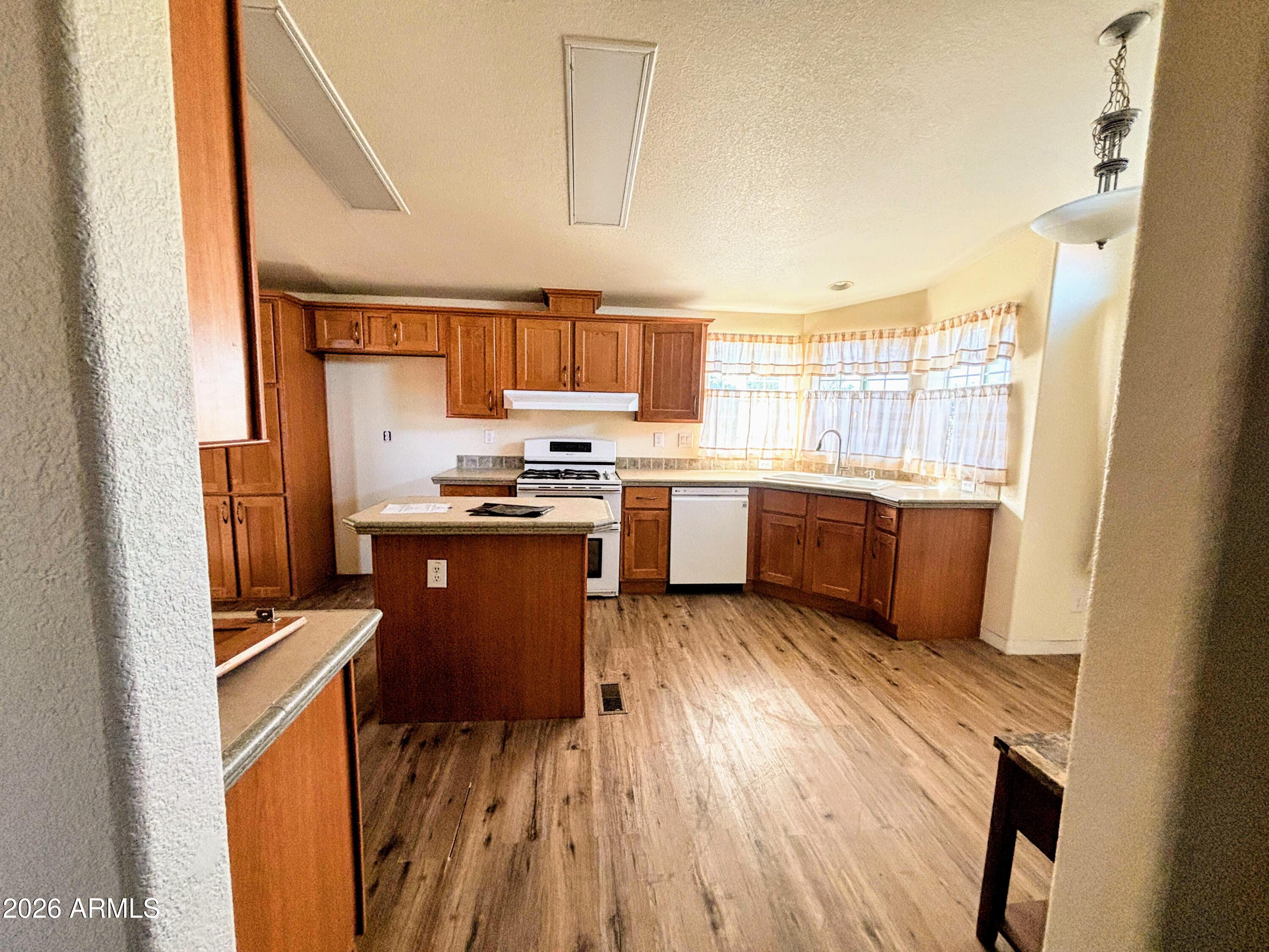 111 County Road, Unit 8015 Show Low, AZ 85901 - Photo 4 of 34 a kitchen with stainless steel appliances granite countertop a stove a sink dishwasher and a refrigerator
