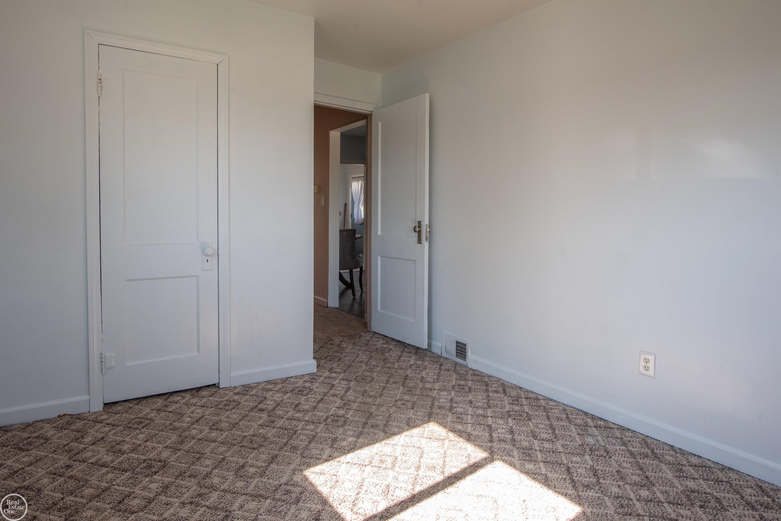 4209 17 Mile Road Sterling Heights, MI 48310 - Photo 11 of 17 Gallery Image 11