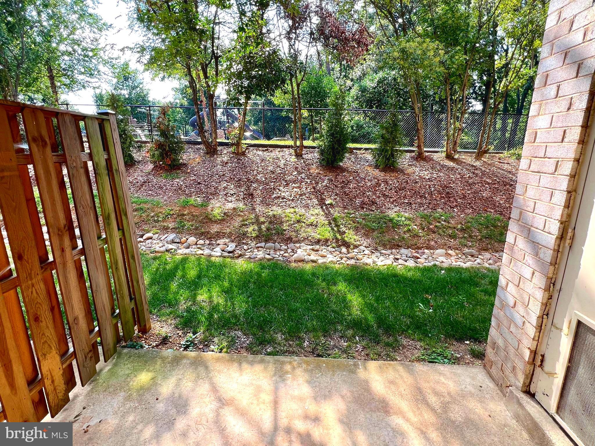 5083 7th Road South, Unit T2 Arlington, VA 22204 - Photo 7 of 36 Great to relax or morning coffee