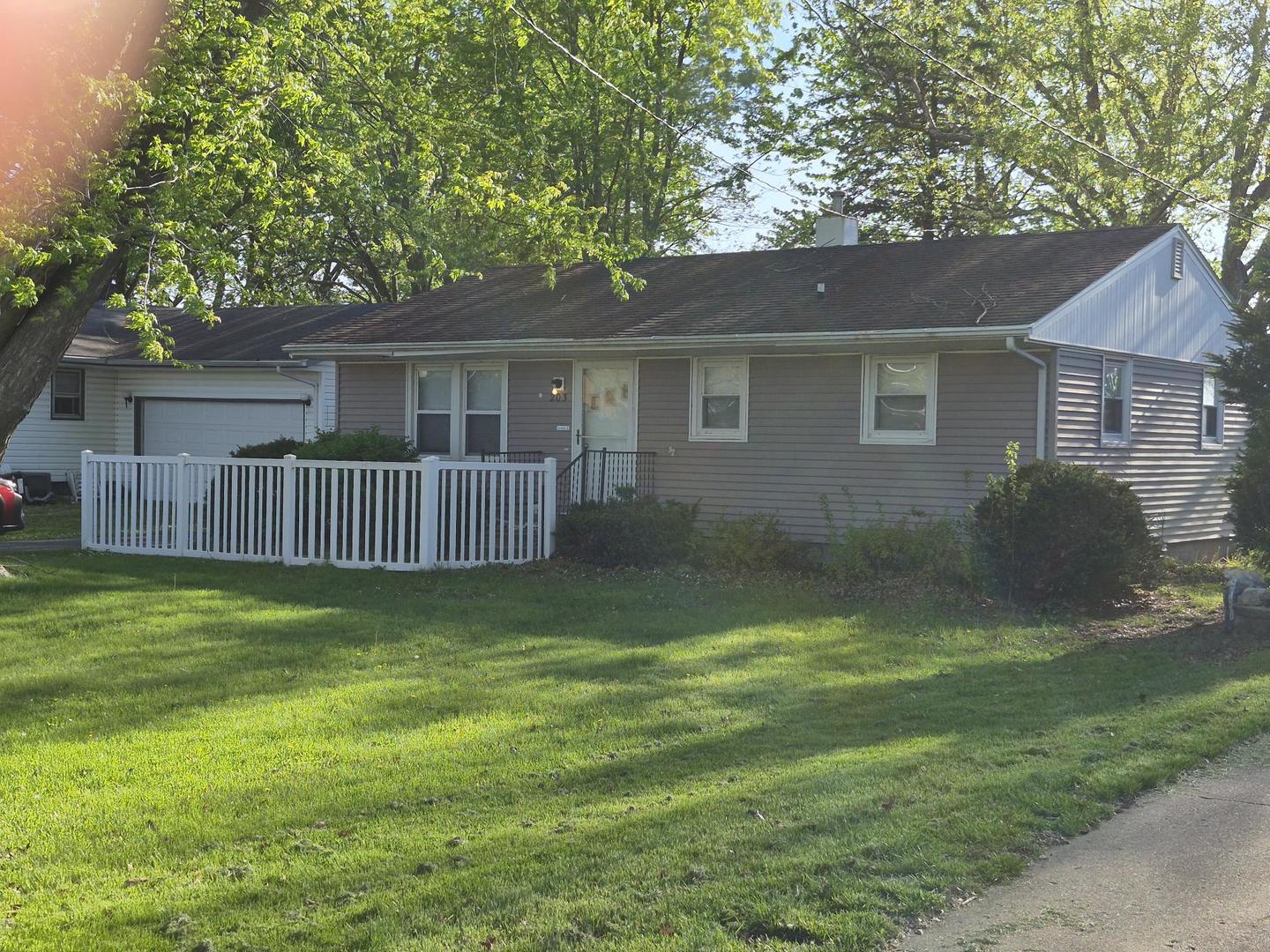 203 South Yates Street Alpha, IL 61413 - Photo 2 of 19
