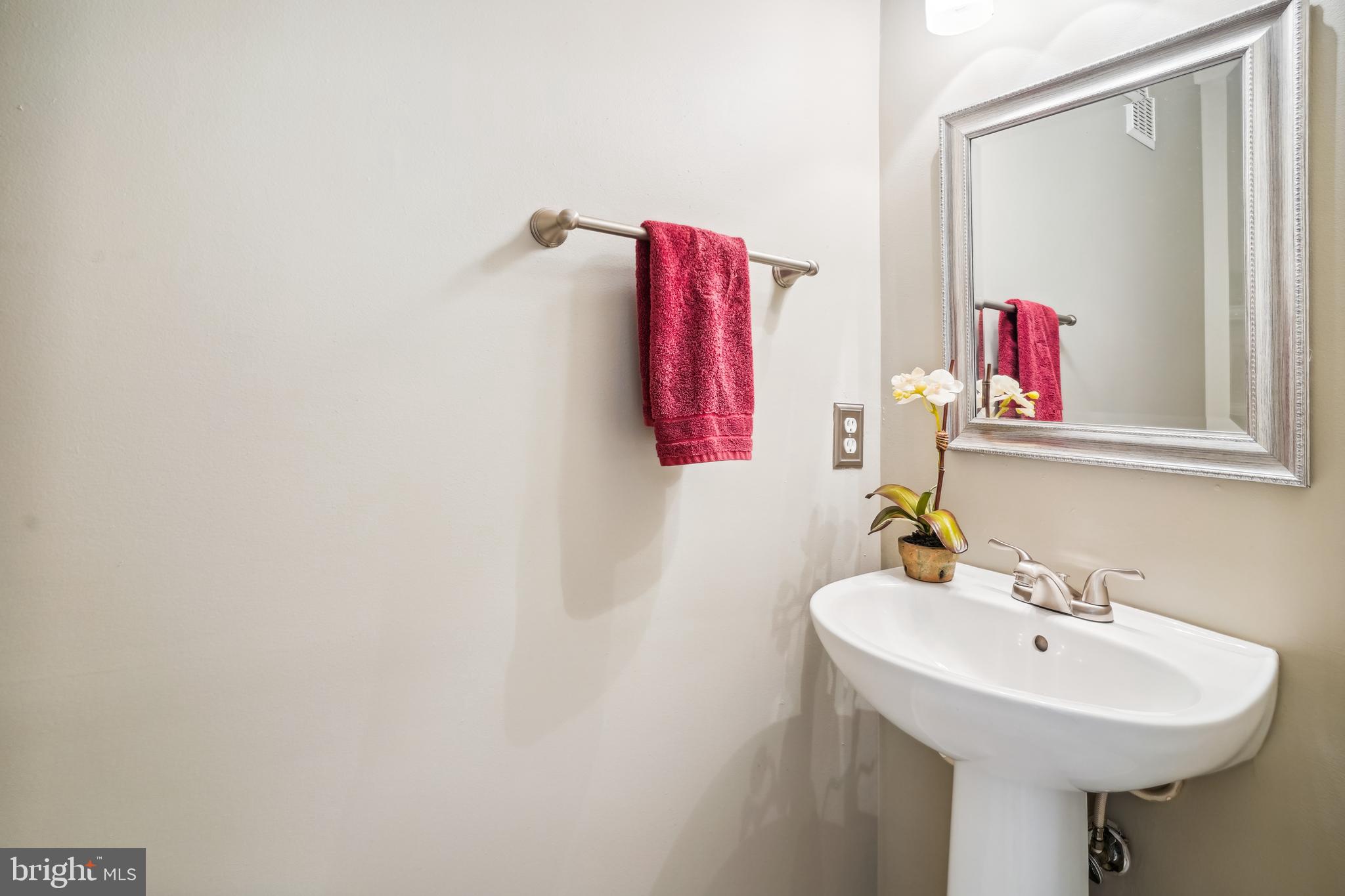11882 Breton Court, Unit 10B Reston, VA 20191 - Photo 24 of 46 Powder Room