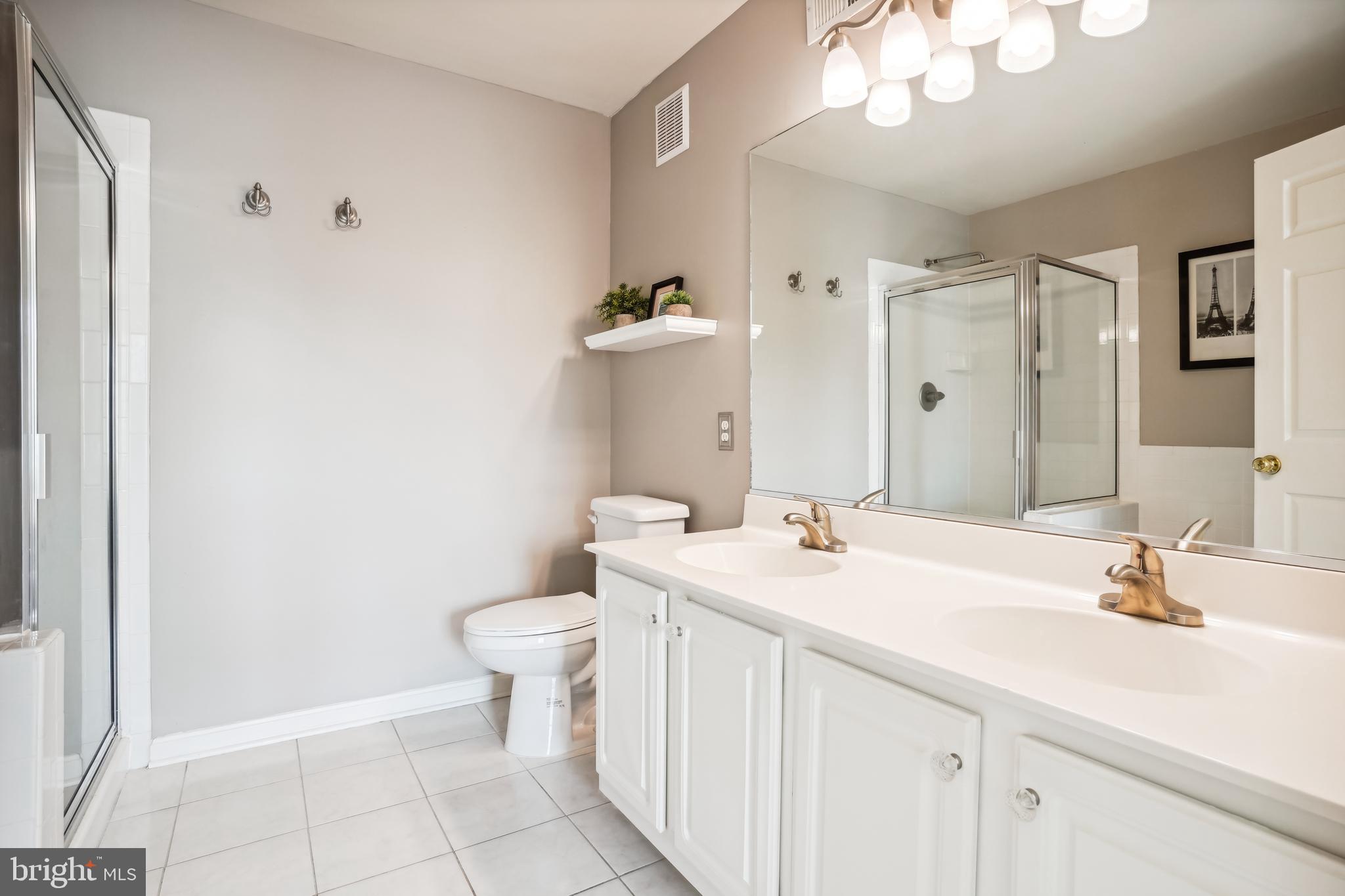 11882 Breton Court, Unit 10B Reston, VA 20191 - Photo 30 of 46 Owner's Bath