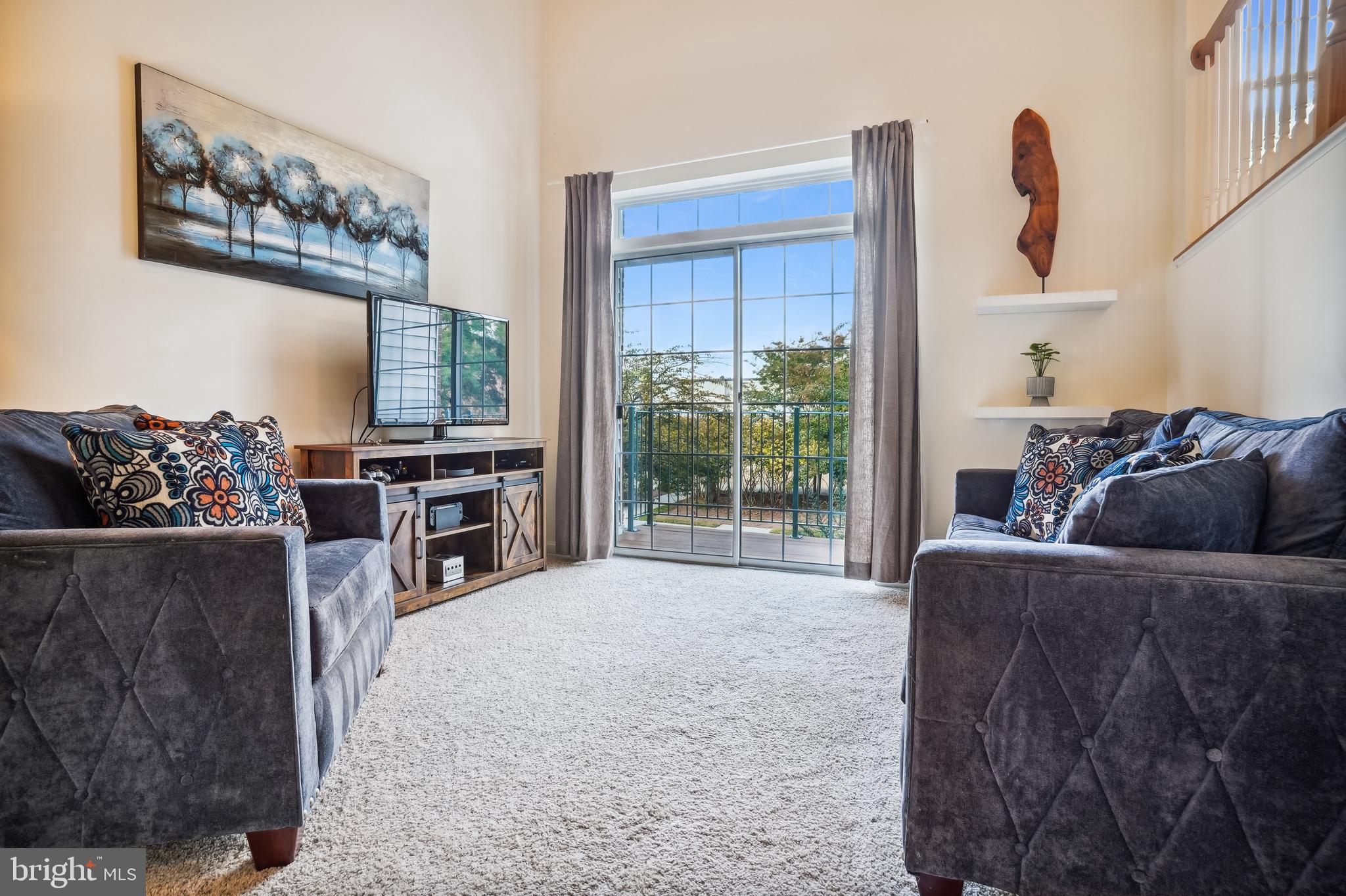 11882 Breton Court, Unit 10B Reston, VA 20191 - Photo 5 of 46 Living Room