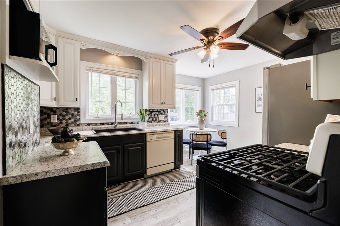 695 Eaton Road Irondequoit, NY 14617 - Photo 9 of 34