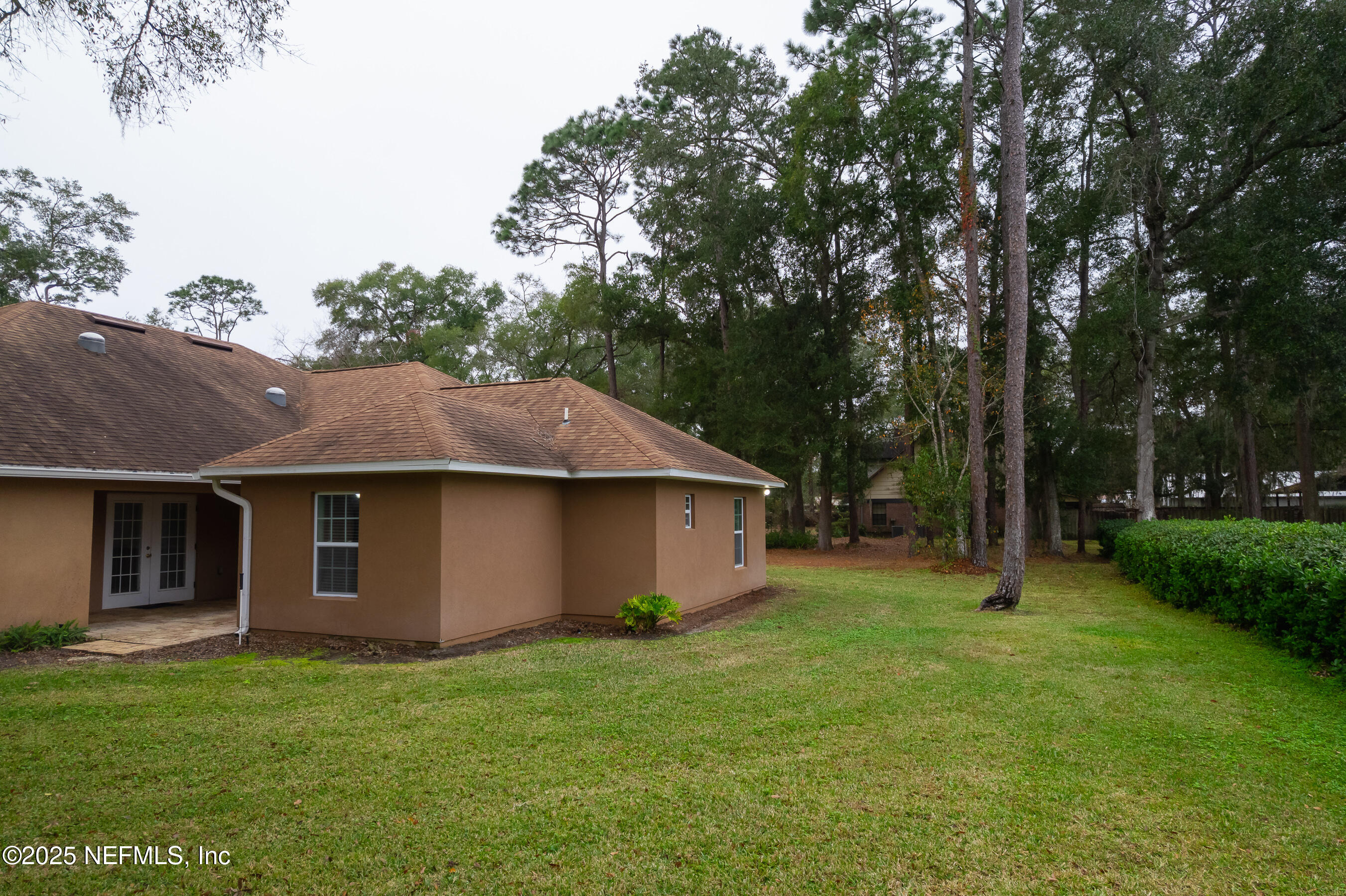 164 Carole Road Palatka, FL 32177 - Photo 23 of 32 a backyard of a house with plants and large tree
