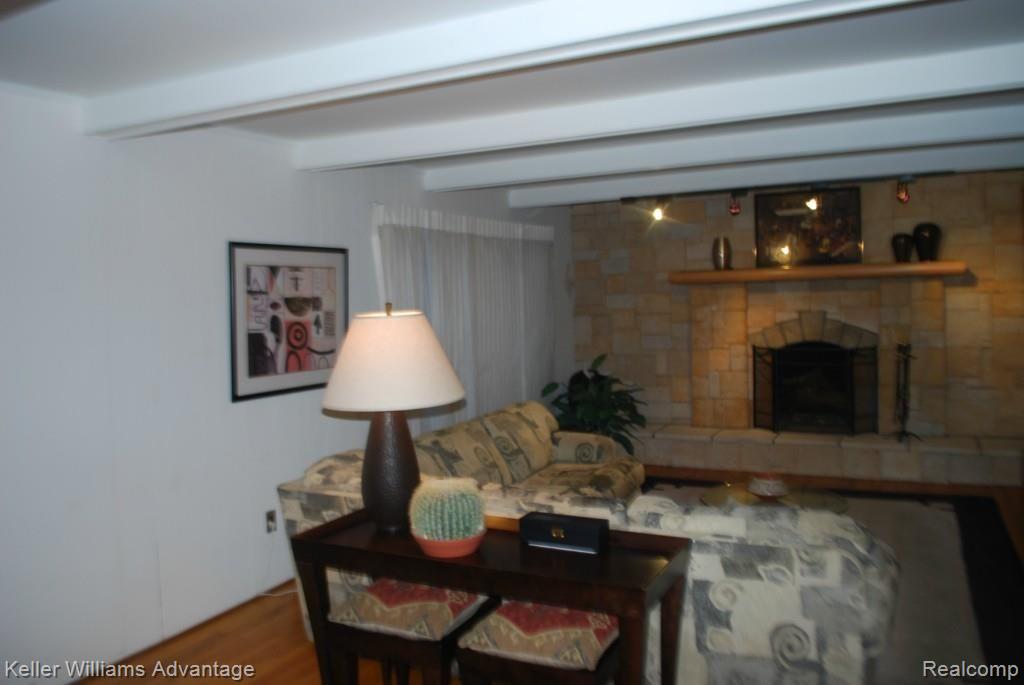 29806 West Eleven Mile Road Farmington Hills, MI 48334 - Photo 5 of 33