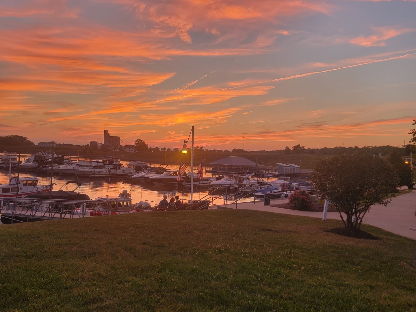 324 Leeward Way Ottawa, IL 61350 - Photo 8 of 10 a view of lake view and mountain view