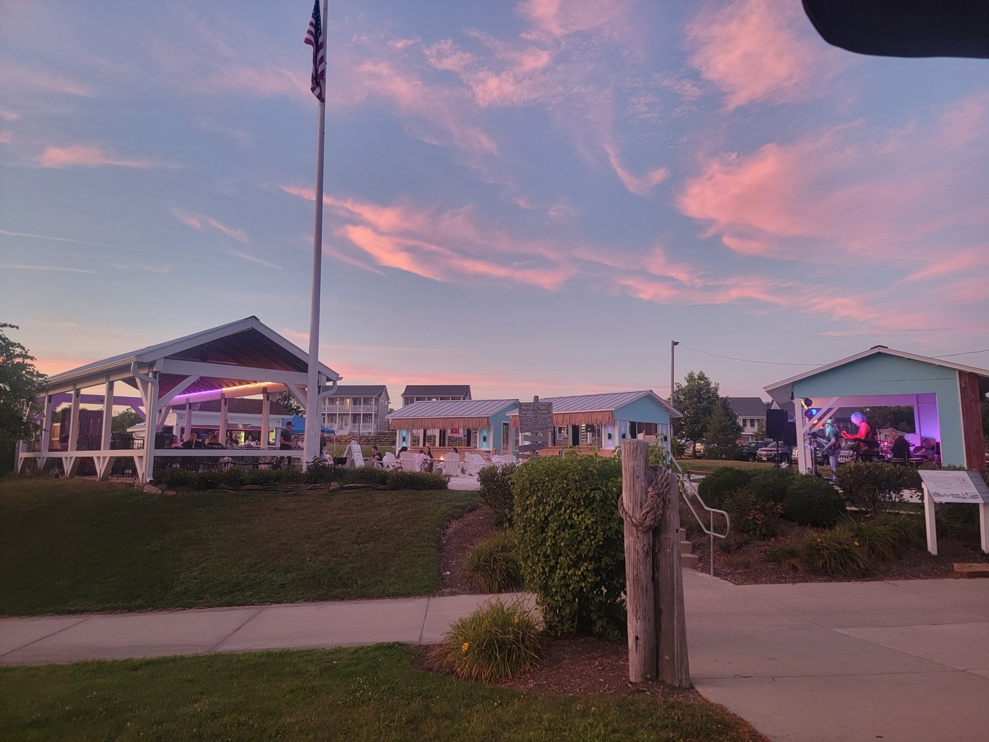 324 Leeward Way Ottawa, IL 61350 - Photo 9 of 10 a front view of a house with a garden and trees