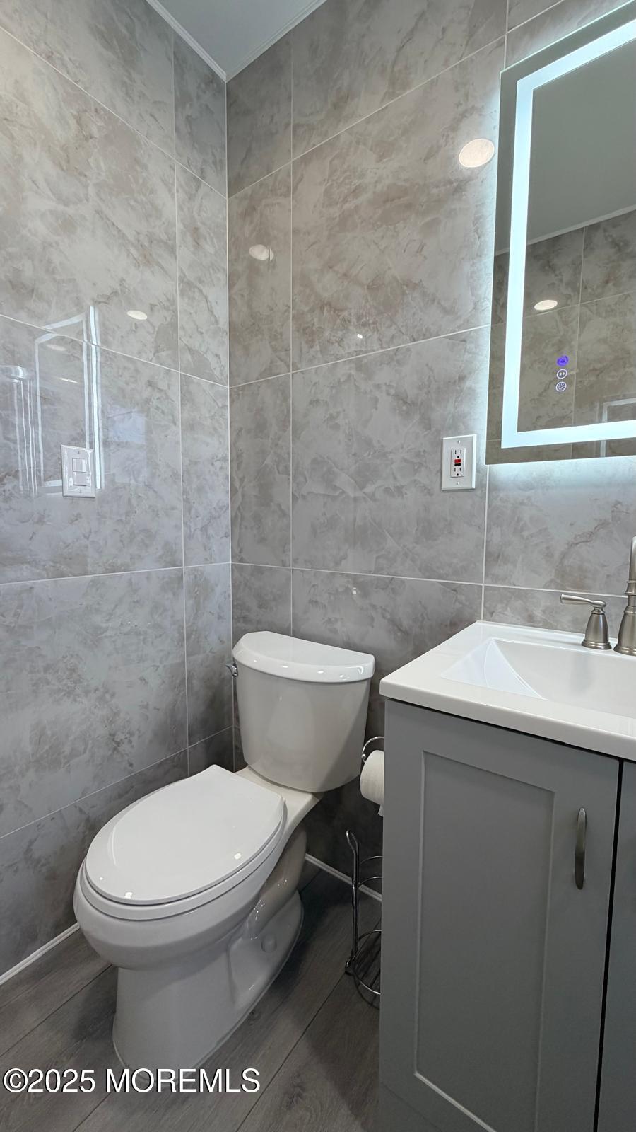 420 Cross Road, Unit B16 Matawan, NJ 07747 - Photo 24 of 29 a bathroom with a toilet a sink and mirror