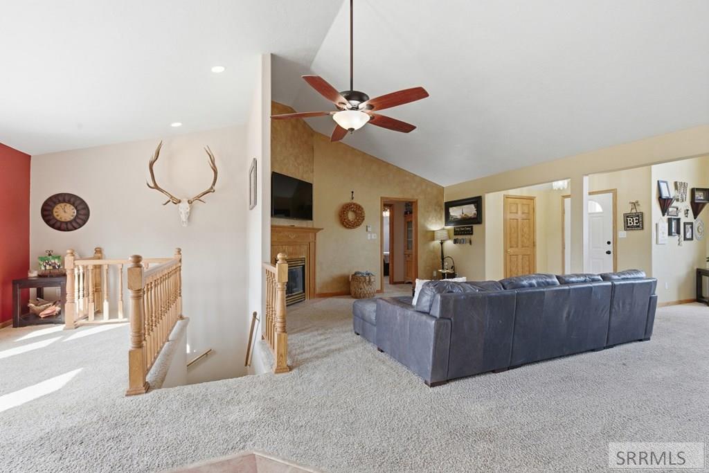 6002 East Sunnyside Road Idaho Falls, ID 83406 - Photo 12 of 76 Living Room