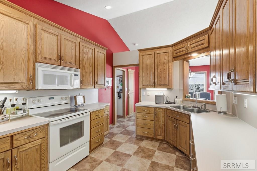 6002 East Sunnyside Road Idaho Falls, ID 83406 - Photo 17 of 76 Kitchen