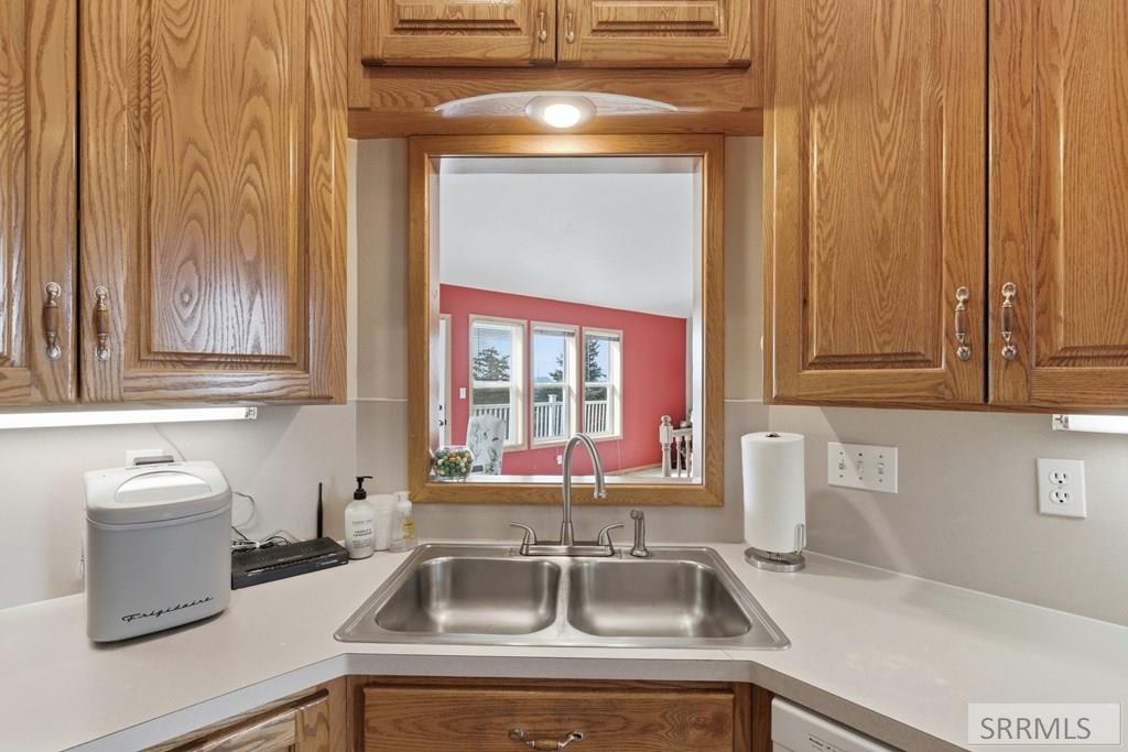 6002 East Sunnyside Road Idaho Falls, ID 83406 - Photo 19 of 76 Kitchen