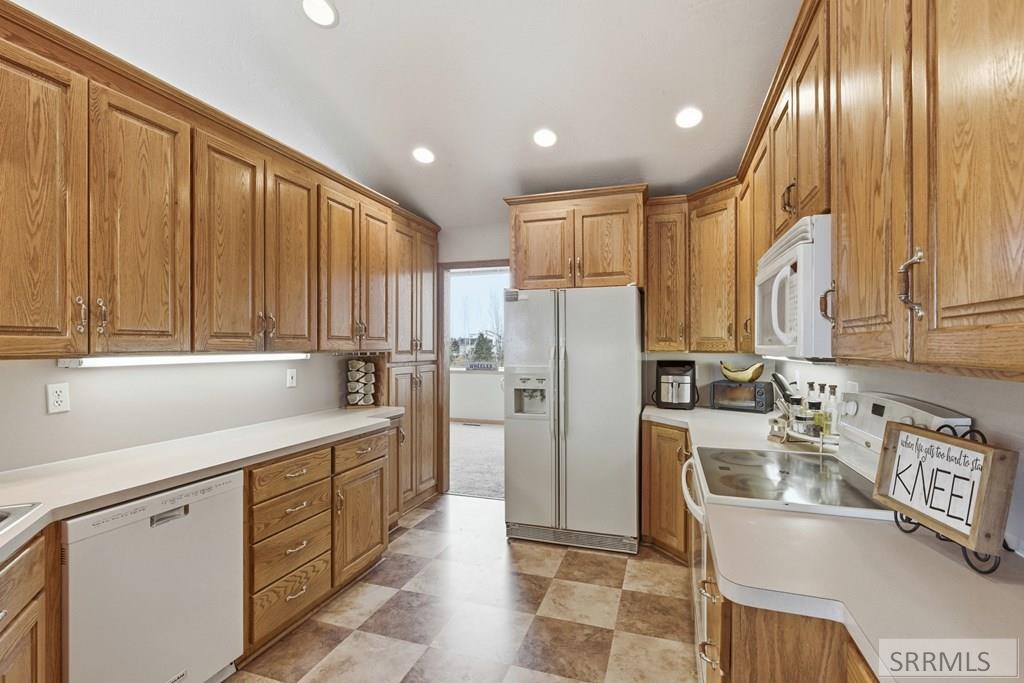 6002 East Sunnyside Road Idaho Falls, ID 83406 - Photo 21 of 76 Kitchen
