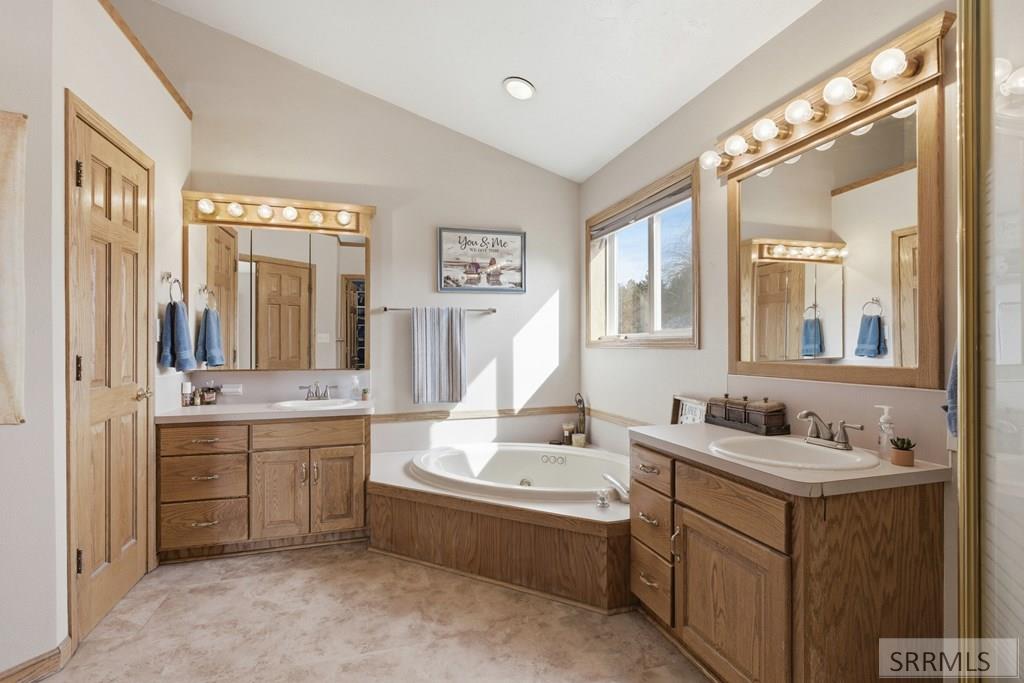 6002 East Sunnyside Road Idaho Falls, ID 83406 - Photo 29 of 76 Master Bathroom