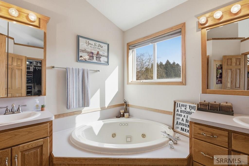 6002 East Sunnyside Road Idaho Falls, ID 83406 - Photo 31 of 76 Master Bathroom