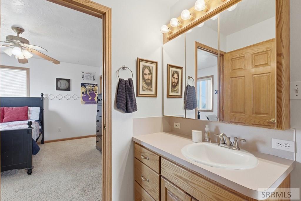 6002 East Sunnyside Road Idaho Falls, ID 83406 - Photo 37 of 76 Bathroom 2