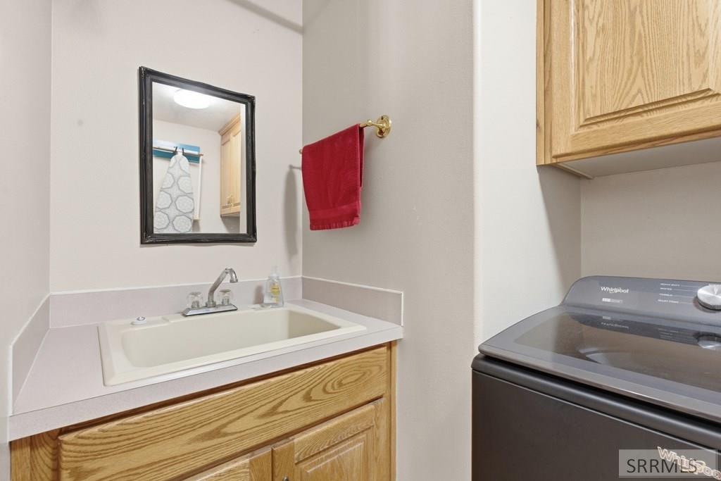 6002 East Sunnyside Road Idaho Falls, ID 83406 - Photo 43 of 76 Laundry/Half Bath