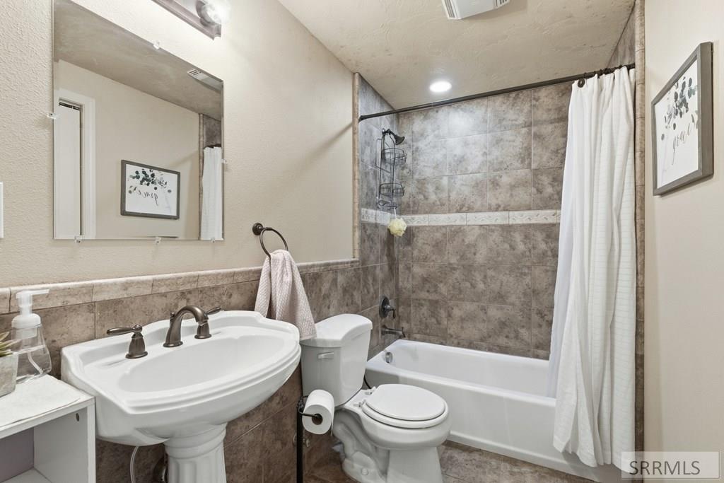 6002 East Sunnyside Road Idaho Falls, ID 83406 - Photo 59 of 76 Basement Bathroom