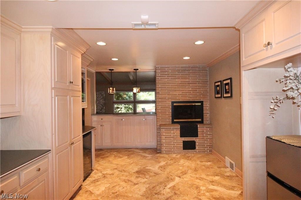1806 Windsor Road Northeast Massillon, OH 44646 - Photo 9 of 35 Gallery Image 9