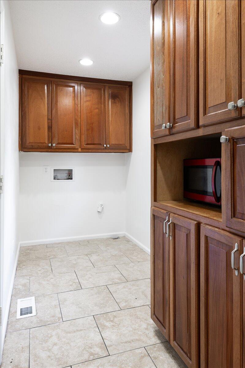 1226 King Arthur Road Chattanooga, TN 37421 - Photo 14 of 42 Laundry room