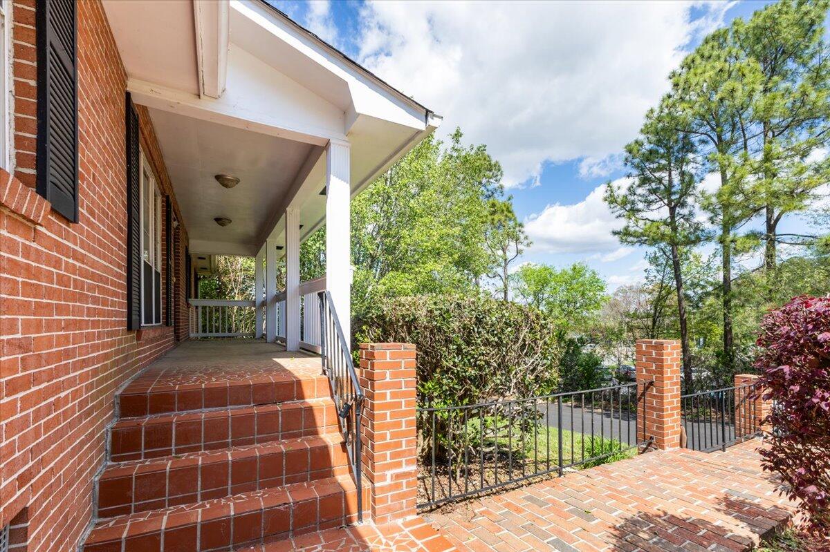 1226 King Arthur Road Chattanooga, TN 37421 - Photo 2 of 42 Front porch