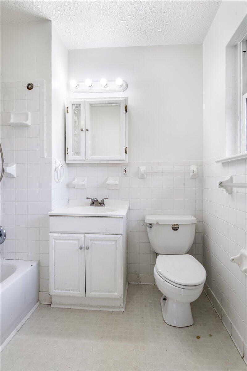 1226 King Arthur Road Chattanooga, TN 37421 - Photo 25 of 42 Bathroom 2