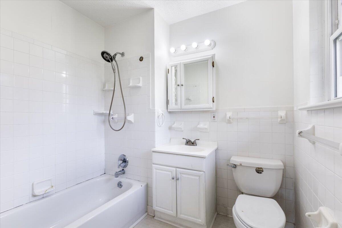 1226 King Arthur Road Chattanooga, TN 37421 - Photo 26 of 42 Bathroom 2