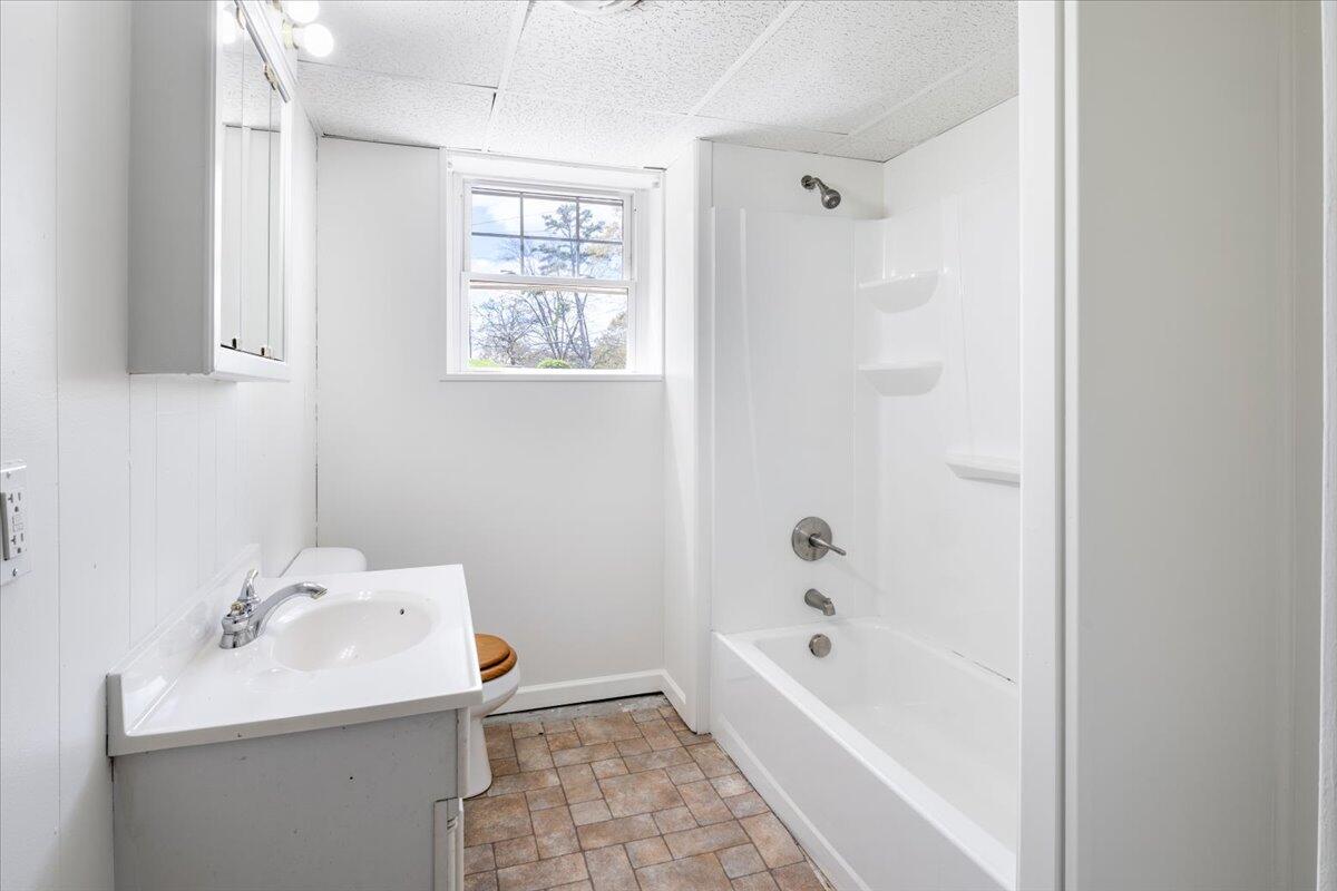1226 King Arthur Road Chattanooga, TN 37421 - Photo 30 of 42 Bath downstairs