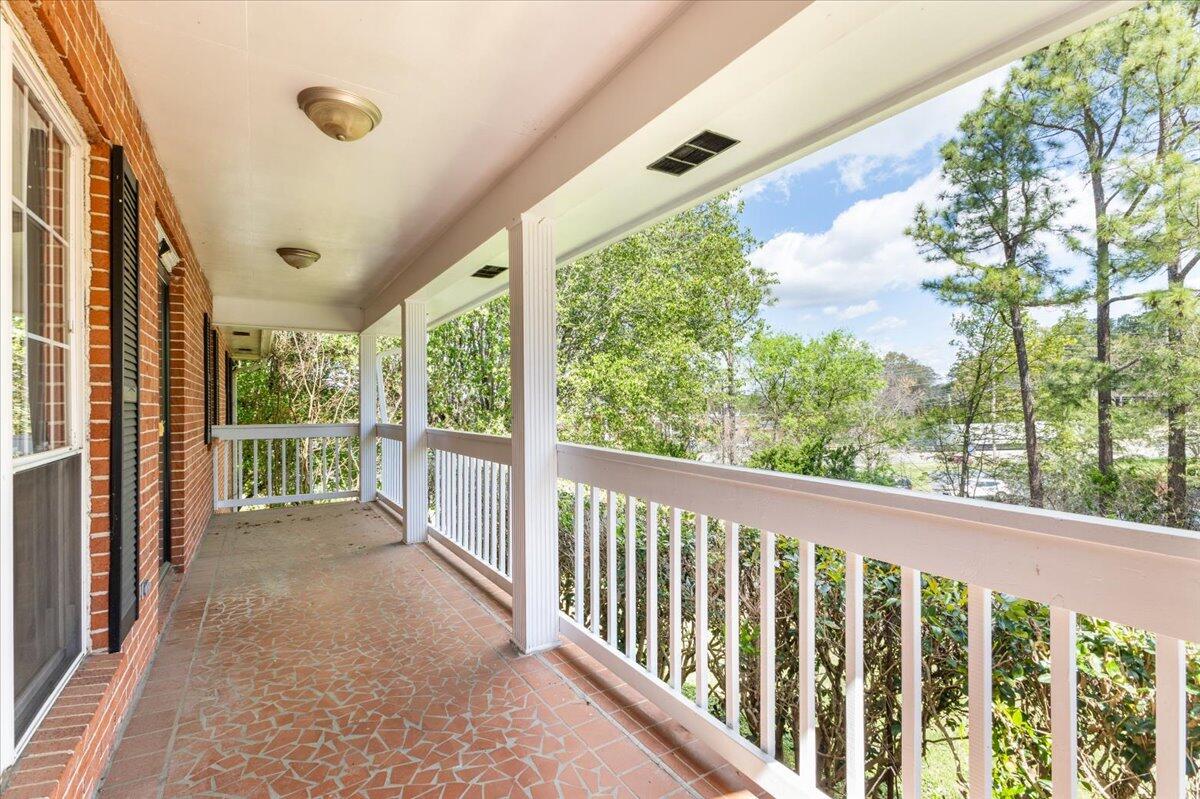 1226 King Arthur Road Chattanooga, TN 37421 - Photo 3 of 42 Front porch