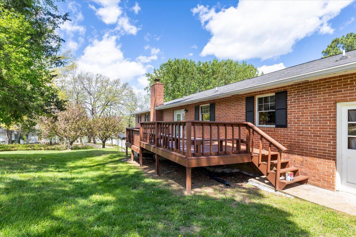1226 King Arthur Road Chattanooga, TN 37421 - Photo 37 of 42 Back deck