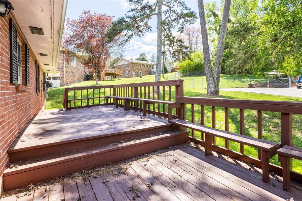 1226 King Arthur Road Chattanooga, TN 37421 - Photo 41 of 42 Back deck