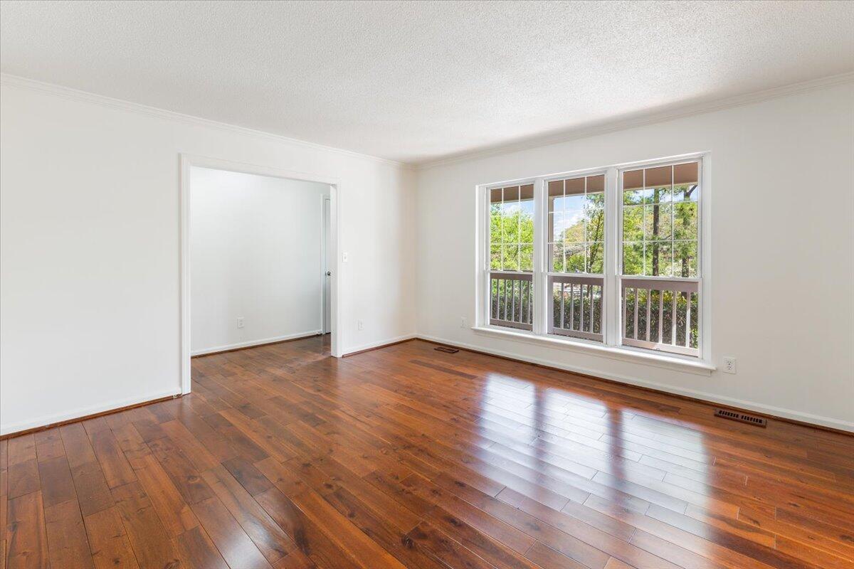 1226 King Arthur Road Chattanooga, TN 37421 - Photo 5 of 42 Living room