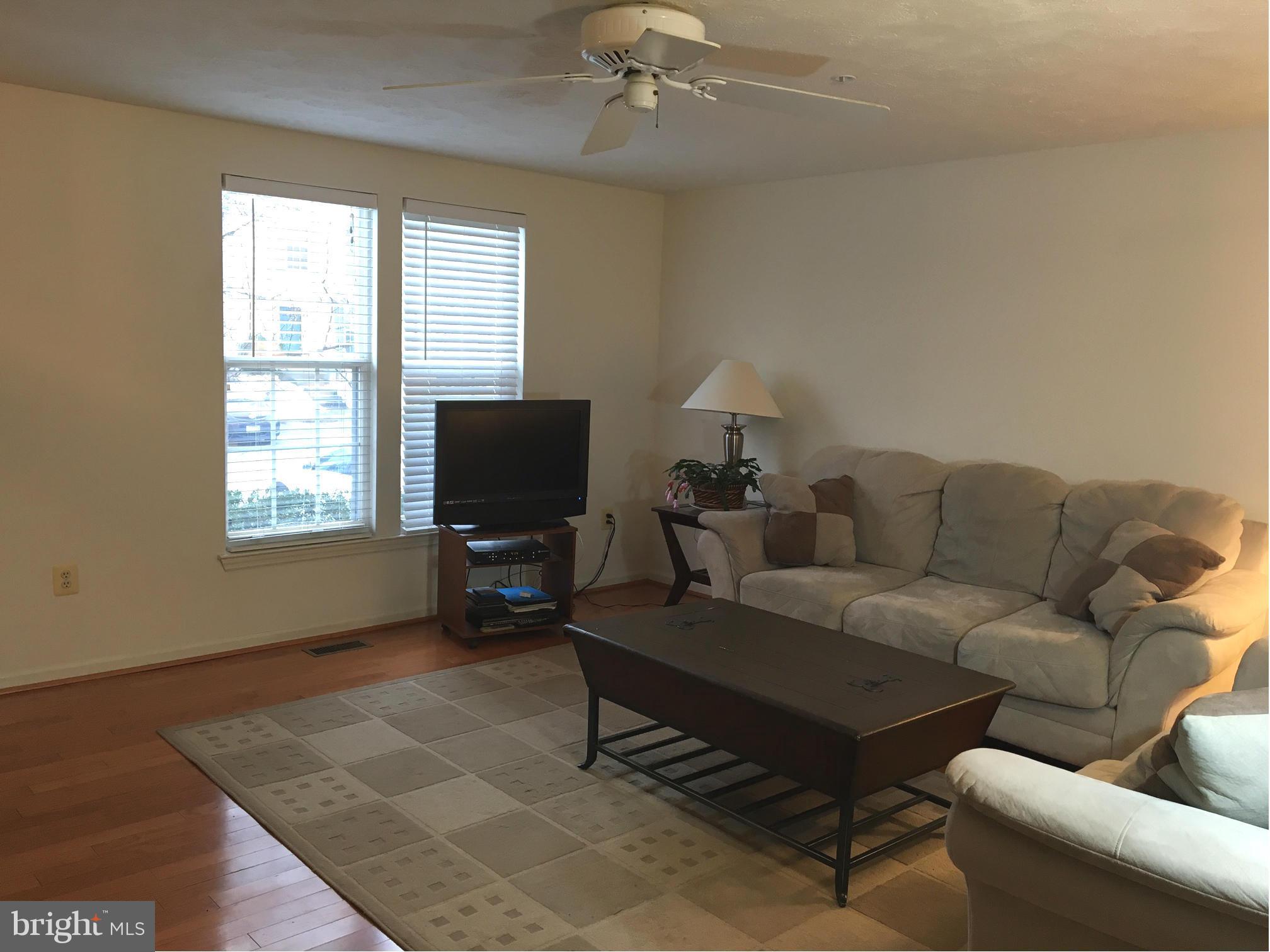 582 Quaker Ridge Court Arnold, MD 21012 - Photo 4 of 21 Living Room