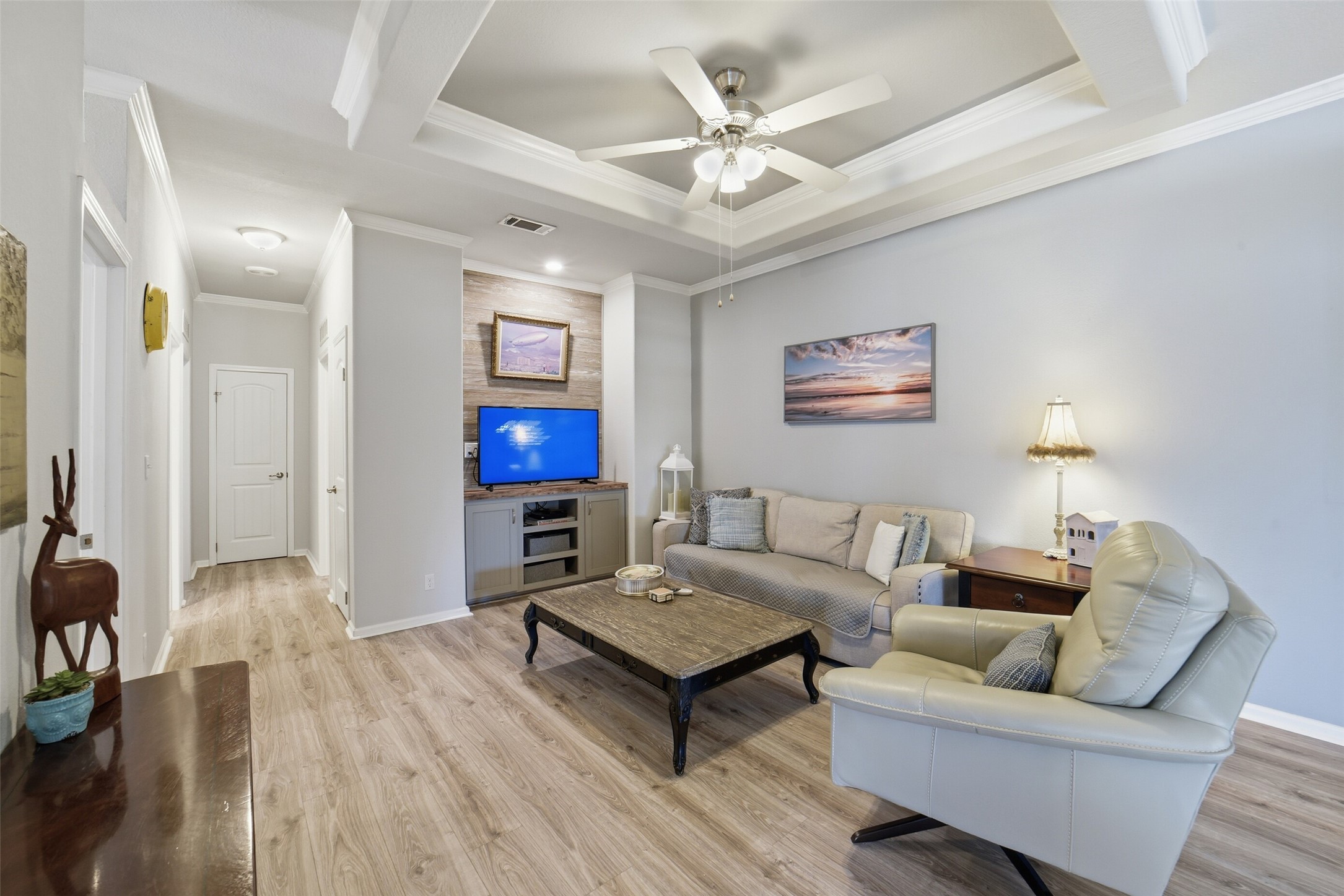 4007 Nancy Lane, Unit C546B Rosharon, TX 77583 - Photo 26 of 50 a living room with furniture and a wooden floor