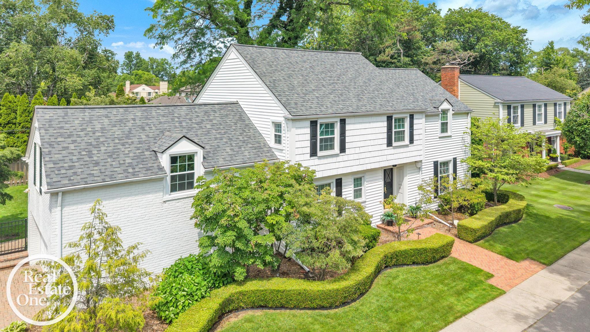 90 Colonial Road Grosse Pointe, MI 48236 - Photo 1 of 49 50213312-73758809-874b-4b33-9aea-dcc1a3f8d91b.JPG