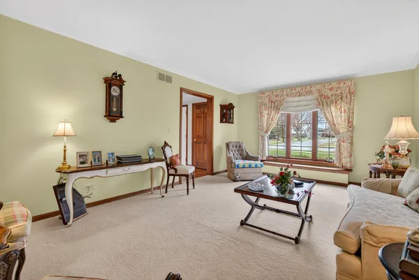 $599,900 | 1013 Iroquois Avenue, Naperville, IL 60563